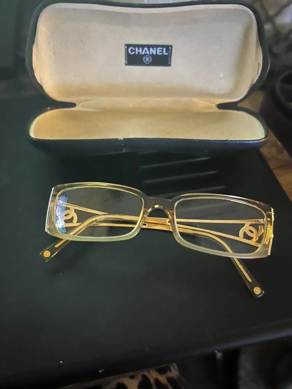CHANEL authentic 3073